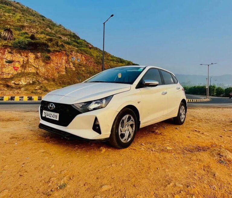 Best car travels in Rajahmundry with well maintained cars